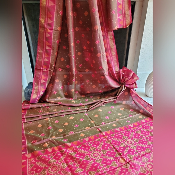 Women Pure Silk Authentic Women Single Ikkat Rajkot Patola Saree Handloom Party - Picture 1 of 11